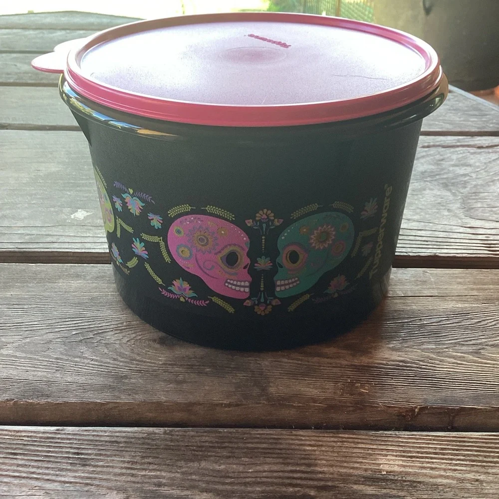 Tupperware Dia de los Muertos Canister with Carolier Handle